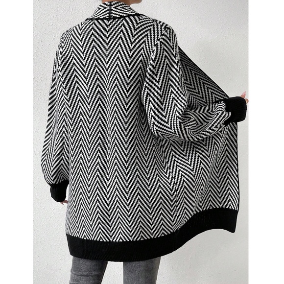 Knit Chevron Open Cardigan Bishop Sleeves Hip Length Black & White - Picture 5 of 7